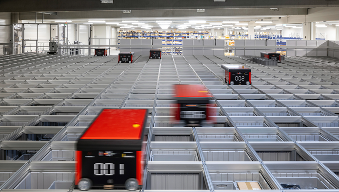Dematic: Doppelauftrag von Weiss Technik